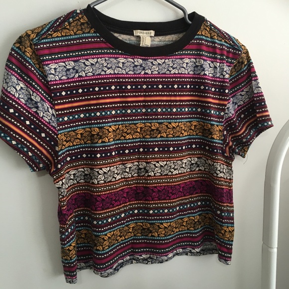 FOREVER 21 printed cropped tee - Picture 1 of 2